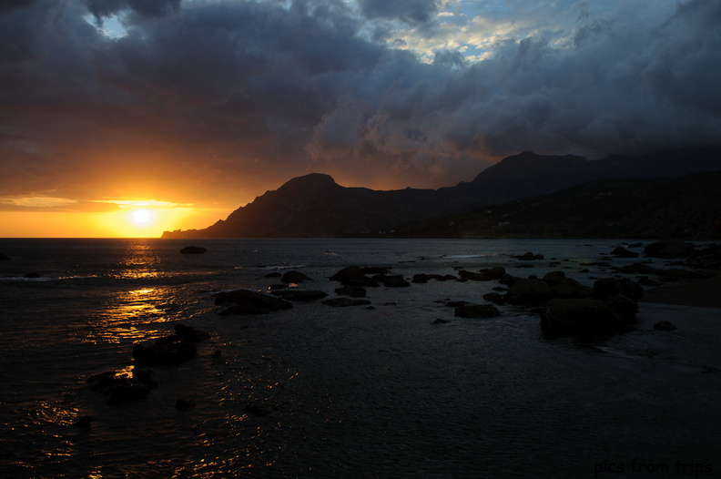 sunset and storm on Plakias bay2010d18c038.jpg